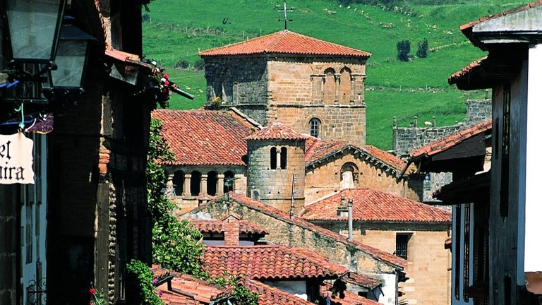 Vista de Santillana del Mar, un pueblo de Cantabria. / Alerta