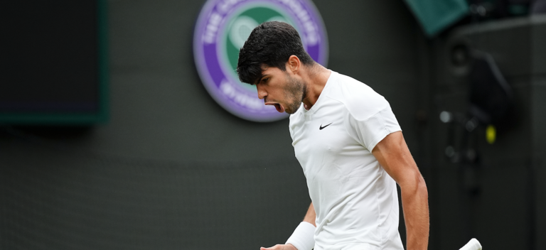 09 July 2024, United Kingdom, London: Spanish tennis player Carlos Alcaraz reacts during his men's singles Quarter-final tennis match against US Tommy Paul on day nine of the 2024 Wimbledon Championships at the All England Lawn Tennis and Croquet Club. Photo: Aaron Chown/PA Wire/dpa
Fecha: 09/07/2024.

Firma: Aaron Chown / PA Wire / dpa