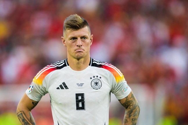 Toni Kroos abatido después de los cuartos de final del Campeonato de Fútbol de la UEFA euro 2024 entre España y Alemania. / Mathias Bergeld