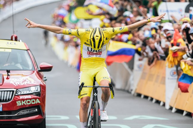 El ciclista esloveno Tadej Pogacar (UAE Team Emirates) conquistó este viernes la decimonovena etapa del Tour de Francia. / ASO