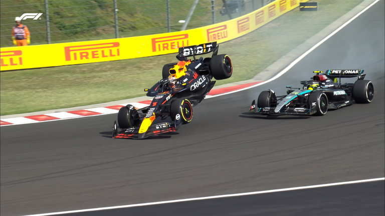 Momento del choque entre Hamilton y Verstappen. / F1