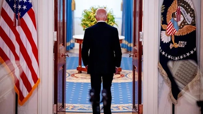 El presidente Biden anunció el domingo que suspenderá su campaña de reelección de 2024 en medio de la creciente presión de sus colegas demócratas en el Capitolio, los principales donantes y las estrellas de Hollywood después de una desastrosa actuación en el debate del mes pasado.