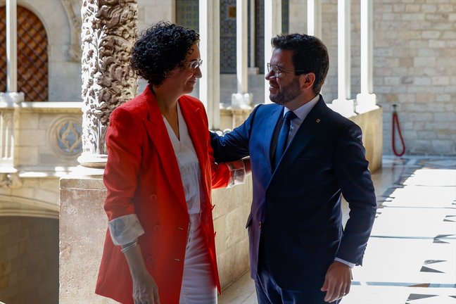 El presidente de la Generalitat, Pere Aragonès, recibe a la secretaria general de ERC en funciones, Marta Rovira. Kike Rincón