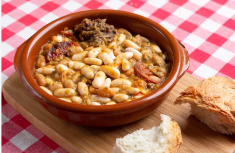 Un plato de cocido montañés, un básico en Cantabria. / A.S.