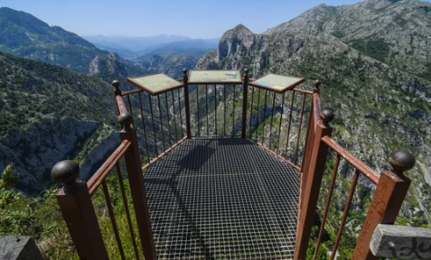 Los miradores permiten disfrutar a los visitantes de las mejores vistas de Cantabria. / A.S.