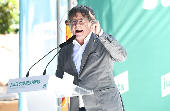 El expresidente de la Generalitat de Catalunya, Carles Puigdemont, interviene durante el acto de celebración del cuarto aniversario de la fundación de Junts. Glòria Sánchez