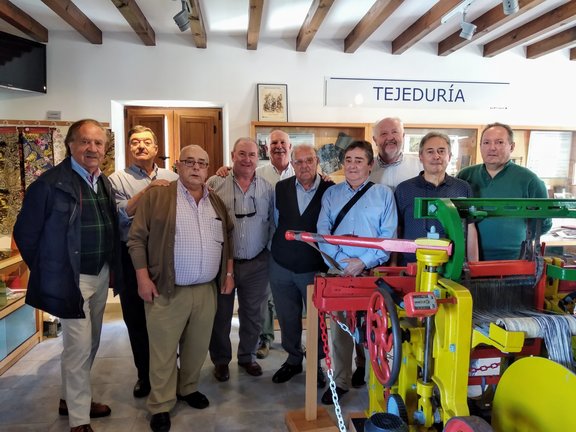 Visitantes en el Museo del Arte Textil y del Traje Regional. / A. del Saja