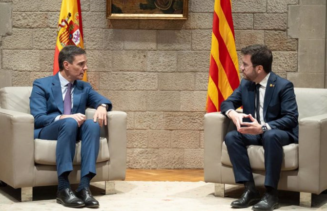 El presidente del Gobierno, Pedro Sánchez, y el de la Generalitat en funciones, Pere Aragonès. / - David Zorrakino - Europa Press - Archivo