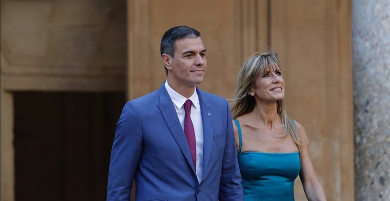 El presidente del Gobierno, Pedro Sánchez, junto a su mujer, Begoña Gómez. Álex Cámara / Archivo