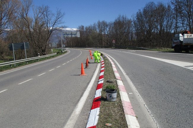 Obras de mantenimiento en una carretera. / A.E