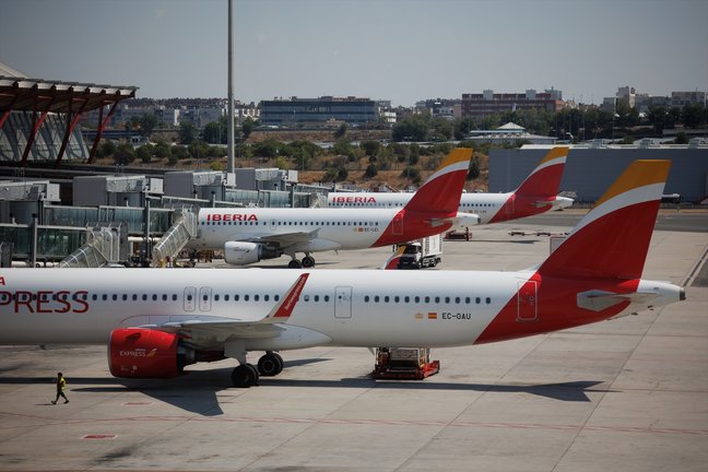 Varios aviones en la terminal 4 del Aeropuerto Adolfo Suárez Madrid-Barajas. Alejandro Martínez Vélez