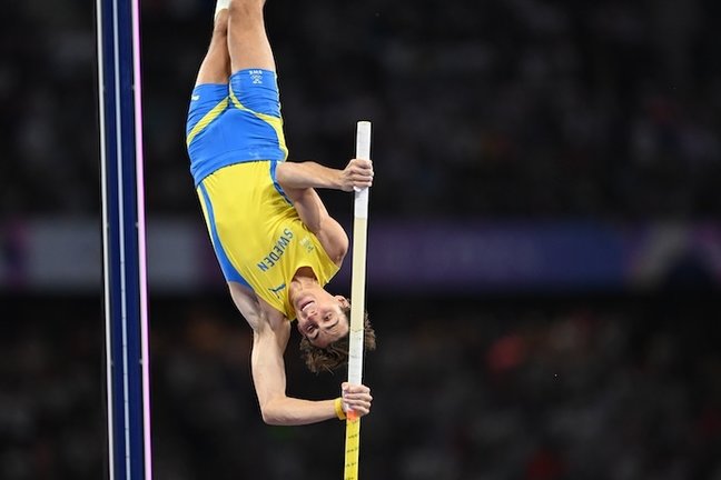 05 de agosto de 2024, Francia, Saint-Denis: el sueco Armand Duplantis en acción durante la final masculina de salto con pértiga en el Estadio de Francia durante los Juegos Olímpicos de París 2024. Foto: Sven Hoppe/dpa

Firma: Sven Hoppe / dpa