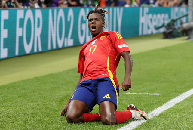 Nico Williams celebra un gol en un partido de la Champions League. / EP