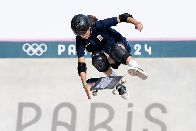 Naia Laso durante la final de Skateboarding park en París. / RFEP