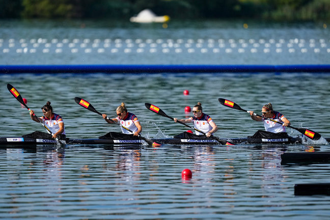 Sara Ouzande, Estefania Fernandez, Carolina Garcia Otero y Teresa Portela en K4 en París.  EP