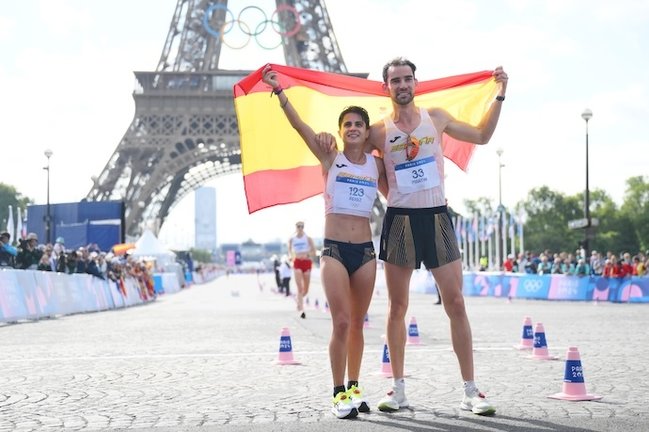 María Pérez y Álvaro Martín han conseguido la medalla de oro en el relevo mixto de marcha de los Juegos Olímpicos de París 2024. / X