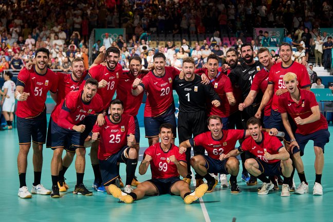 La selección española de balonmano masculina demuestra su coraje y se clasifica para las semifinales de los Juegos Olímpicos de París 2024 tras un dramático partido contra Egipto.