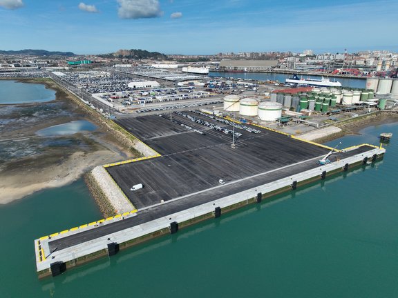 Vista aérea del Puerto de Santander. / Alerta