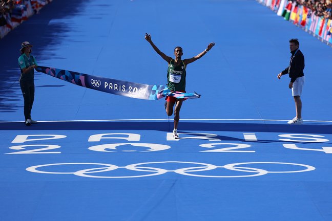 El etíope es el nuevo campeón olímpico de maratón tras una prueba muy dura en la que Bekele acabó el 39 y Kipchoge retirado