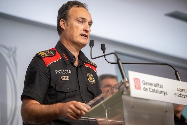 El comisario jefe de los Mossos d'Esquadra, Eduard Sallent, comparece ante la prensa para explicar el dispositivo policial en torno al expresidente de la Generalitat, Carles Puigdemont, en la Conselleria de Interior, a 9 de agosto de 2024, en Barcelona, Catalunya (España). El conseller de Interior en funciones ha afirmado durante la rueda de prensa que los Mossos d'Esquadra no esperaban "un comportamiento tan impropio", en referencia a la huida del expresidente Carles Puigdemont, y ha acusado a Junts de usar a los ciudadanos como extras de un engaño. Los Mossos d'Esquadra detuvieron ayer, 8 de agosto, a dos agentes del cuerpo por presuntamente ayudar al expresidente de la Generalitat, Carles Puigdemont, a salir tras pronunciar su discurso por la mañana.
09 AGOSTO 2024;PRENSA;PUIGDEMONT;HUIDA;MOSSOS
Lorena Sopêna / Europa Press
09/8/2024