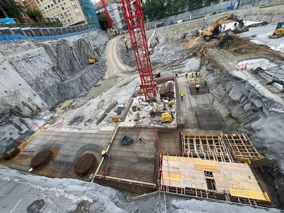 Cargar máis
En la imagen, la excavación en la parcela de Puertochico y la losa de cimentación de las obras del futuro MUPAC