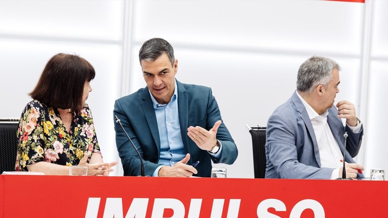 La presidenta del PSOE, Cristina Narbona, el presidente del Gobierno y Secretario General del PSOE, Pedro Sánchez Castejón, y el secretario de Organización del PSOE, Santos Cerdán, durante la reunión de la Ejecutiva Federal del PSOE. Carlos Luján / Archivo