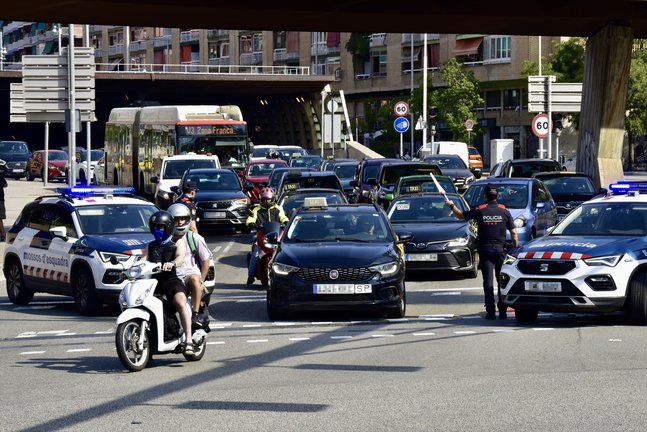 Los Mossos d'Esquadra realizan controles policiales tras el regreso del expresidente de la Generalitat Carles Puigdemont. / David Oller