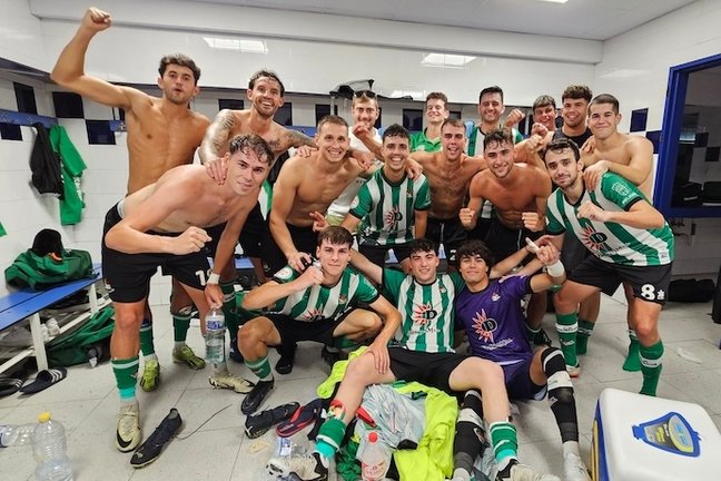 Los jugadores del Vimenor celebrando la clasificación en la Copa Federación.