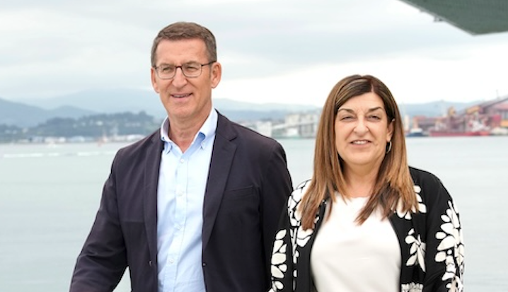 La presidenta del PP y del Gobierno de Cantabria, María José Sáenz de Buruaga junto al líder del PP, Alberto Nuñez Feijóo. / a.e.