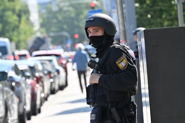 Un agente de la Policía de Alemania durante una operación en la ciudad de Múnich. / EP