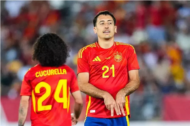 Mikel Oyarzabal celebra un gol en un partido con España. / AFP7