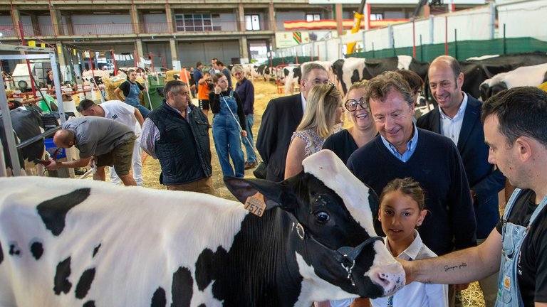 El consejero de Desarrollo Rural, Ganadería, Pesca y Alimentación, Pablo Palencia, asiste al XXVIII Memorial José Ruiz Ruiz. / Alerta