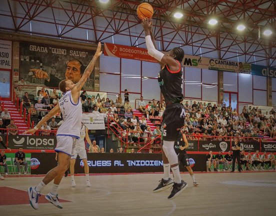 Partido disputado en Torrelavega entre Alega y Oviedo. / GAC