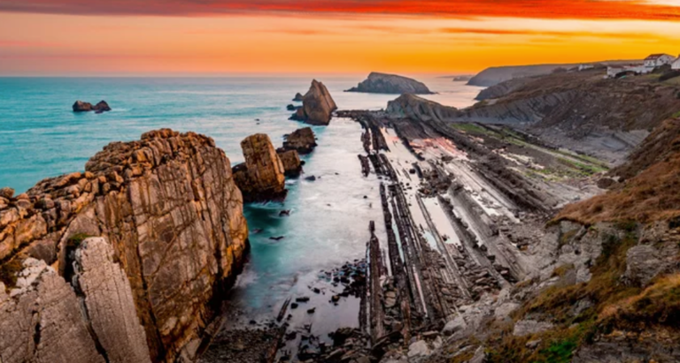 Ensenada de la Arnía en Costa Quebrada.