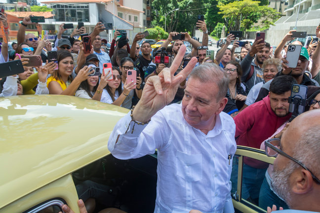 El candidato opositor Edmundo González Urrutia llegando a su centro de votación...Día de elecciones presidenciales en Venezuela, donde el actual presidente Nicolás Maduro y el candidato opositor Edmundo González Urrutia


Firma: Europa Press / Contacto / Jimmy Villalta