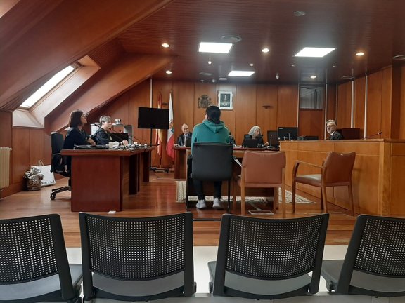 Juicio al acusado de tocamientos a su hijastra. / EP