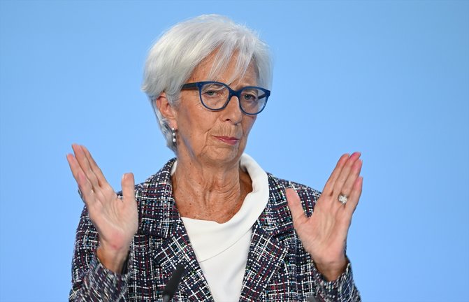 La presidenta del Banco Central Europeo (BCE), Christine Lagarde, asiste a una rueda de prensa en la sede del BCE. / Arne Dedert