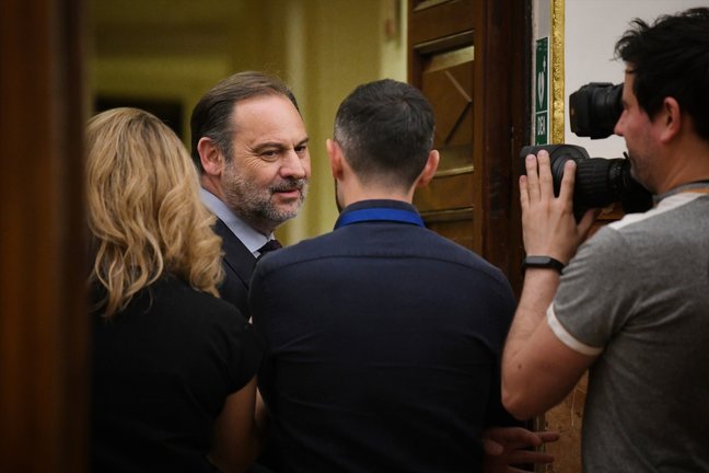 El diputado del Grupo Mixto y exministro de Transportes, José Luis Ábalos, durante una sesión plenaria, en el Congreso de los Diputados. / Fernando Sánchez / Archivo