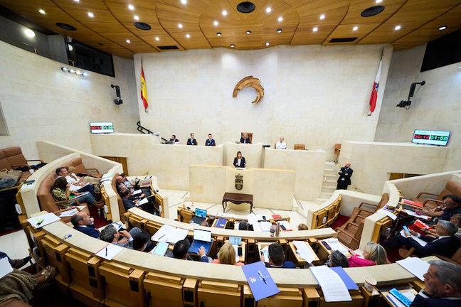 La presidenta de la Comunidad Autónoma de Cantabria, María José Sáenz de Buruaga Gómez, durante la sesión del primer Pleno de legislatura, en el Parlamento de Cantabria, a 18 de septiembre de 2023, en Santander, Cantabria (España). En este arranque del nuevo curso parlamentario se han abordado asuntos que han marcado la actualidad política durante el verano, como el sobrecoste de las obras del Mupac, los problemas en la atención sanitaria en las zonas rurales, la regulación de las viviendas turísticas o la enfermedad hemorrágica epizoótica del ganado vacuno. La sesión plenaria también ha estado marcada por novedades en algunos grupos, como el relevo de portavoz que se va a hacer en el PSOE, y también por la crisis interna de esta formación que ha llegado al Gobierno bipartito.
Fecha: 18/09/2023. leer menos

Foto de ARCHIVO

Firma: Juanma Serrano / Europa Press