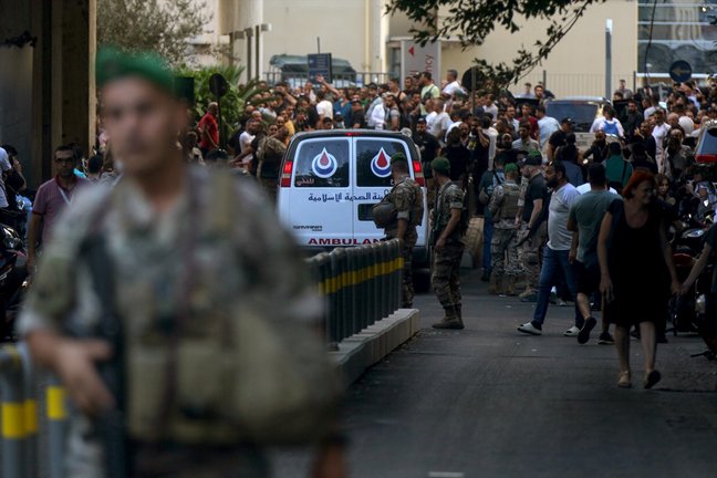 Ambulancia en Beirut tras la explosión de cientos de dispositivos buscapersonas en manos de miembros de Hezbolá. / Marwan Naamani