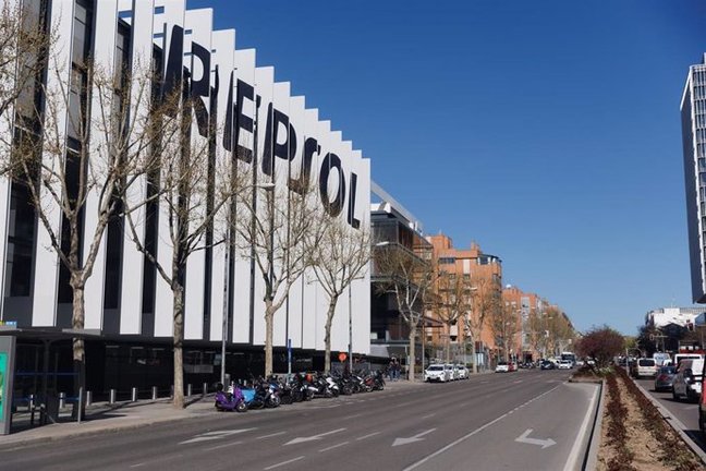 Fachada de la sede de Repsol en Madrid. / EP