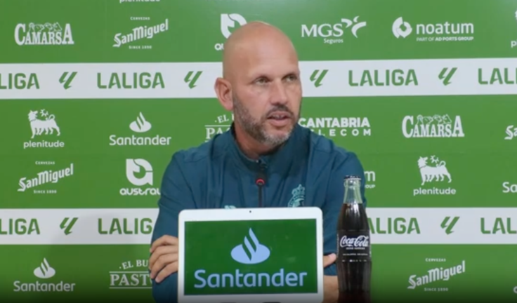 El entrenador del Racing, José Alberto, hoy durante la rueda de prensa. / RRC