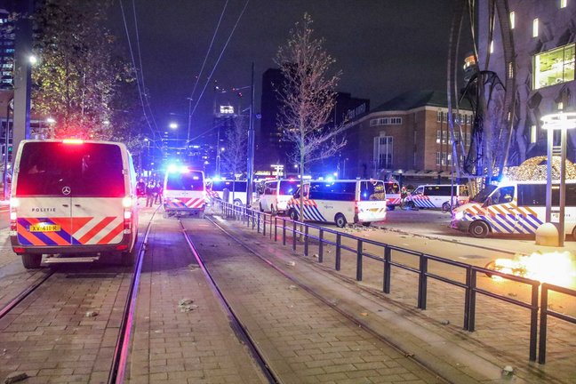 Varios coches de la policía en una calle de Rotterdam. / EP / Archivo