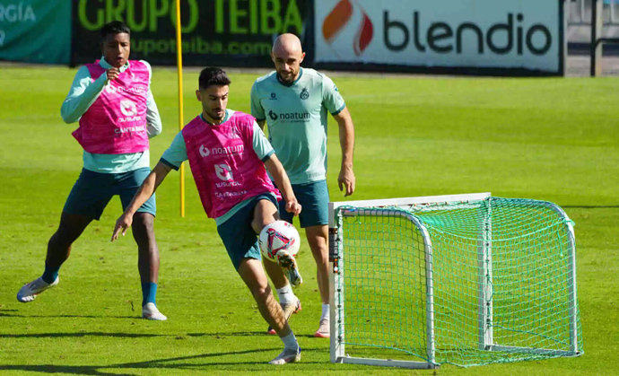 Entrenamiento del Racing en las instalaciones del Nando Yosu. / RRC