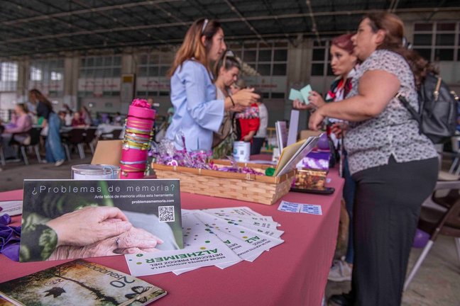 Torrelavega se ha sumado a la conmemoración del Día Mundial del Alzheimer con una fiesta solidaria en el Mercado Nacional de Ganados. / A.E.