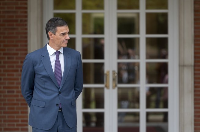 El presidente del Gobierno, Pedro Sánchez, antes de una reunión con el presidente de Andalucía, Juan Manuel Moreno Bonilla. / Alberto Ortega