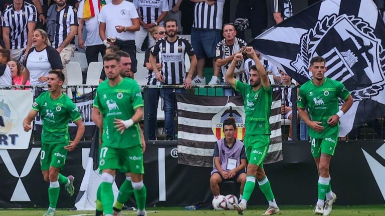 Los jugadores del Racing celebran el gol de Andrés de penalti. / L.H.