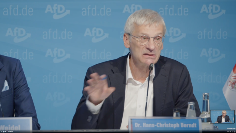 El candidato del AfD, Hans-Christoph Berndt, hoy en la rueda de prensa.