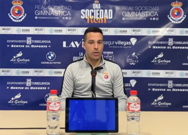 El técnico de la Gimnástica, Jaime Álvarez durante una rueda de prensa. / RGT