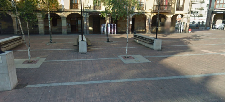 La Plaza Roja de Torrelavega, dónde se encuentra este bar. / G.M.